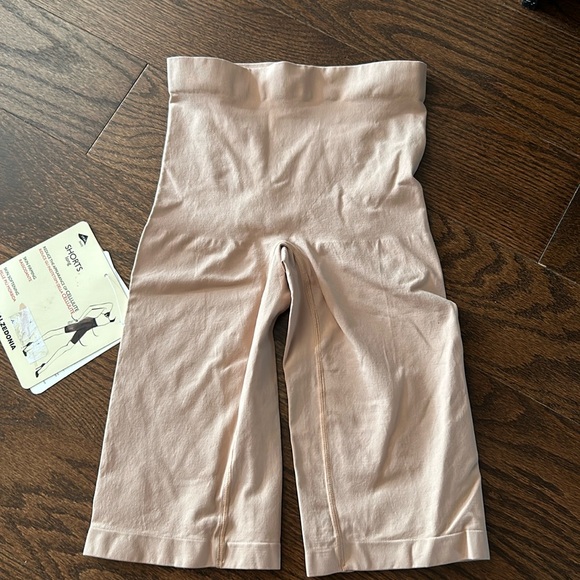 Calzedonia shorts  women size M - Picture 1 of 4